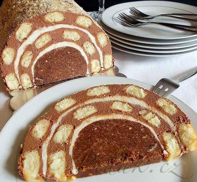 1. obrázek Orechový tunel s piškótami