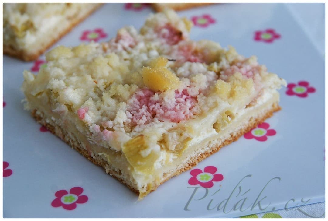 1. obrázek Kynutý rebarborový koláč