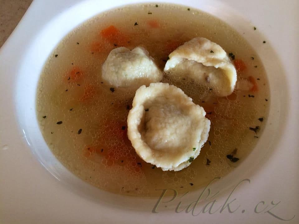 1. obrázek Kuřecí vývar s židovskými kremplach