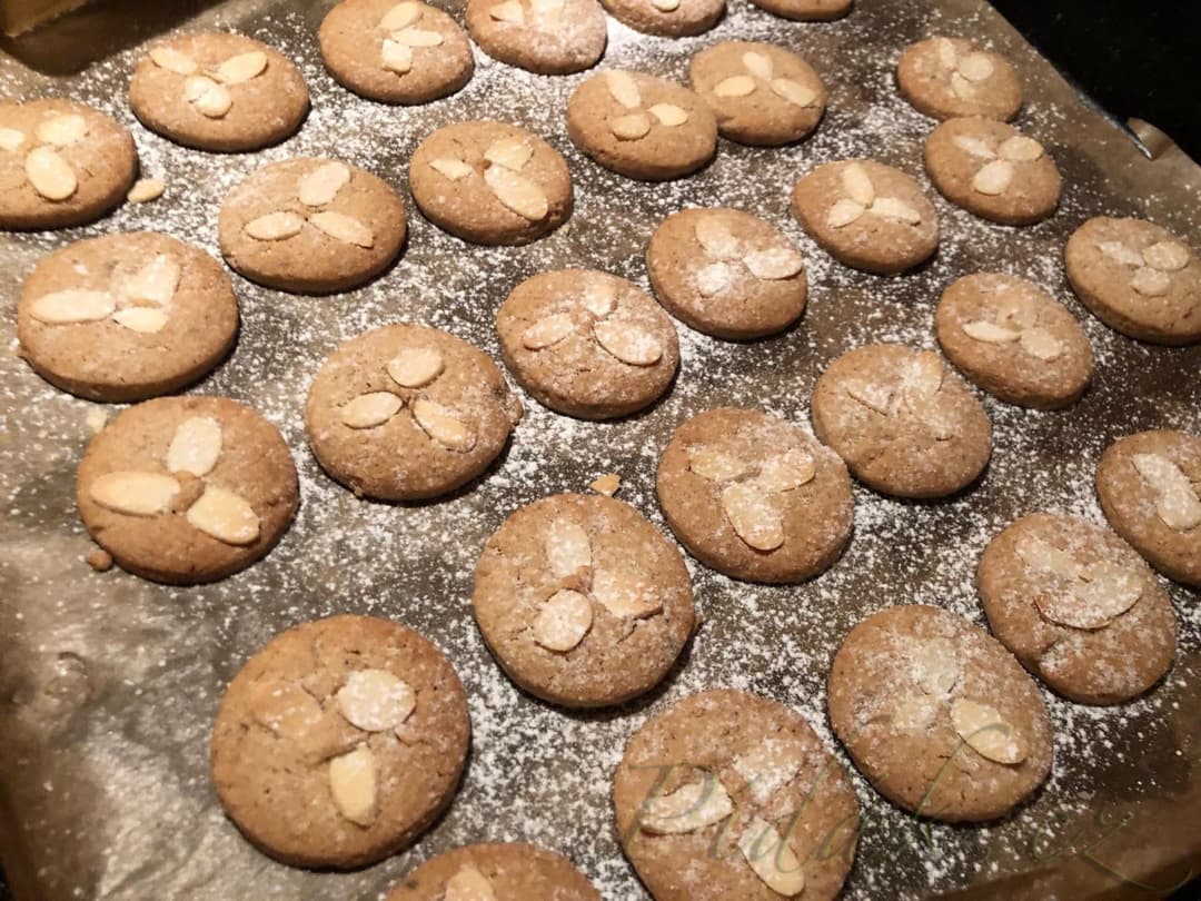 1. obrázek Vánoční mandlová kolečka