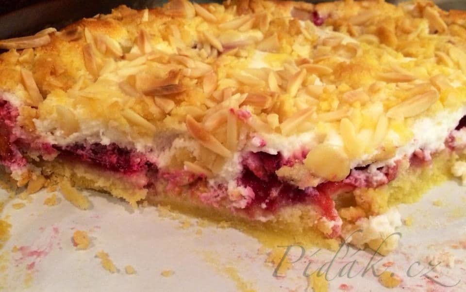 1. obrázek Koláč z drobenkového těsta se švestkami a tvarohem