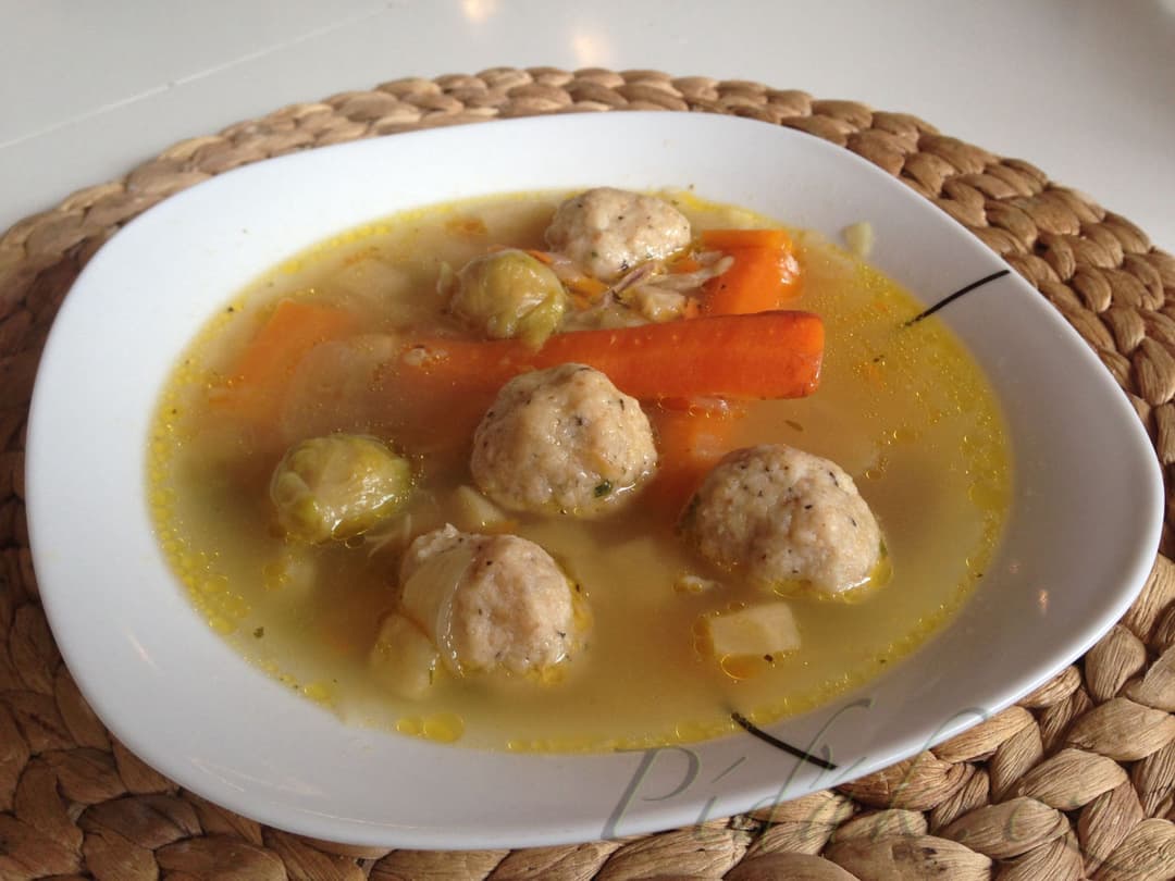 1. obrázek Kuřecí vývar se strouhankovými knedlíčky
