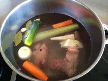 3. obrázek Kuřecí vývar s židovskými kremplach