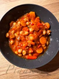 2. obrázek Cizrna s mrkví, lilkem a rajčaty