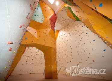 3. obrázek Lezecká stěna- KVstěna- Dvory