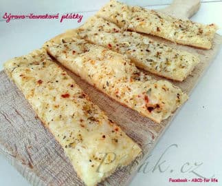 Obrázek Vynikající sýrovo-česnekové plátky, kynuté i nekynuté