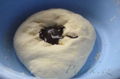 4. obrázek Kakaovo-vanilková bábovka z kysnutého cesta